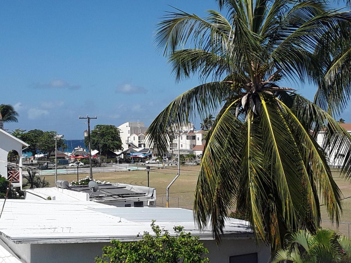 Carib Blue Apartments Oistins エクステリア 写真