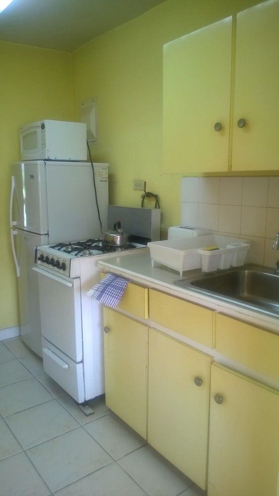 Carib Blue Apartments Oistins エクステリア 写真