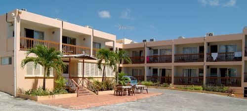 Carib Blue Apartments Oistins エクステリア 写真