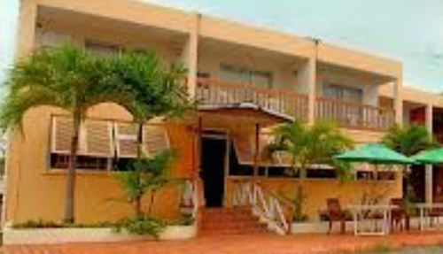 Carib Blue Apartments Oistins エクステリア 写真