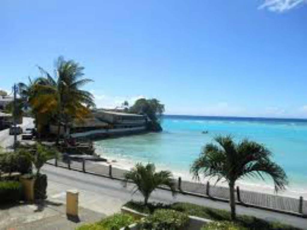 Carib Blue Apartments Oistins エクステリア 写真