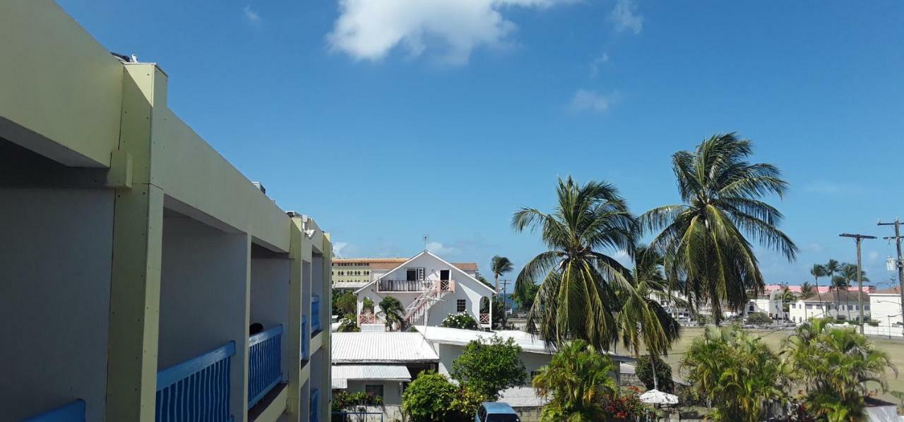 Carib Blue Apartments Oistins エクステリア 写真